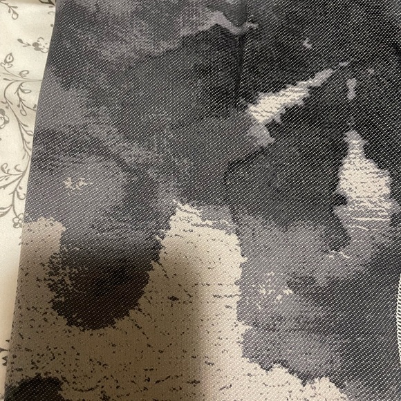 Lululemon Leggings - Watercolour print - Picture 2 of 3